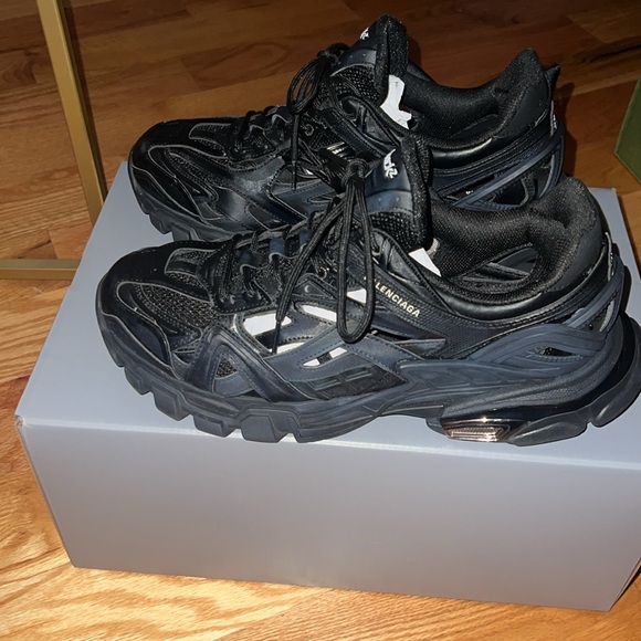 Balenciaga track 2 sneaker. Pre loved. Pristine condition. - Picture 4 of 5